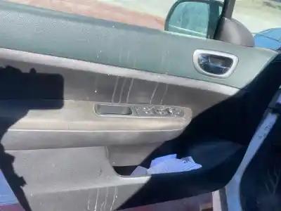 Sloopvoertuig peugeot 307 berlina (s2) gt van het jaar 2001 aangedreven rhy