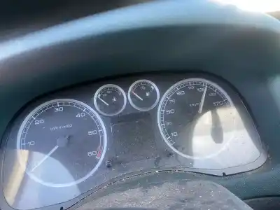 Sloopvoertuig peugeot 307 berlina (s2) gt van het jaar 2001 aangedreven rhy