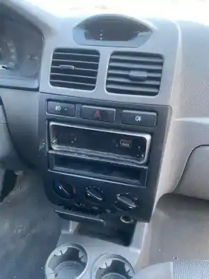 Verschrottungsfahrzeug kia rio ls berlina des jahres 2001 angetrieben 