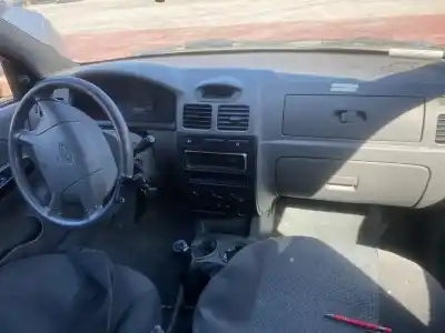 Verschrottungsfahrzeug kia rio ls berlina des jahres 2001 angetrieben 