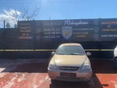 Verschrottungsfahrzeug kia rio ls berlina des jahres 2001 angetrieben 