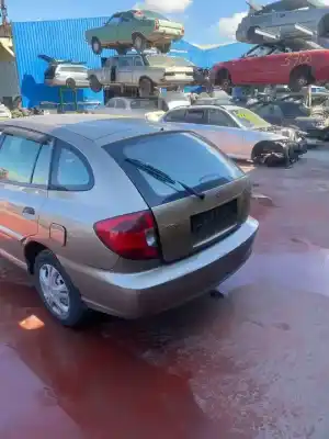 Verschrottungsfahrzeug kia rio ls berlina des jahres 2001 angetrieben 