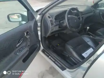 Здавання транспортного засобу renault laguna ii (bg0) authentique 120 cv / 88 kw року 2001 потужний d-f9q c7