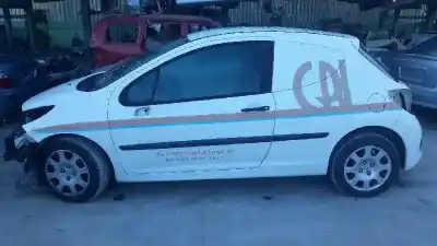 Veículo de Sucata peugeot 207 confort do ano 2001 alimentado 8hz