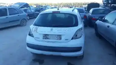 Veículo de Sucata peugeot 207 confort do ano 2001 alimentado 8hz