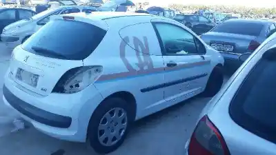 Veículo de Sucata peugeot 207 confort do ano 2001 alimentado 8hz