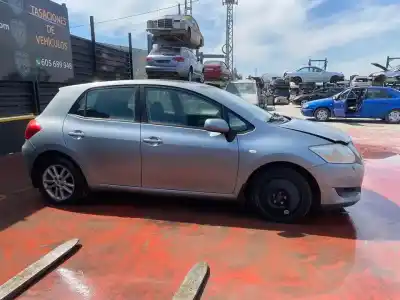 Veículo de Sucata toyota auris luna do ano 2001 alimentado 1zrfe