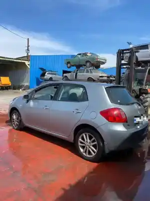 Veículo de Sucata toyota auris luna do ano 2001 alimentado 1zrfe