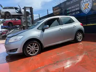 Veículo de Sucata toyota auris luna do ano 2001 alimentado 1zrfe