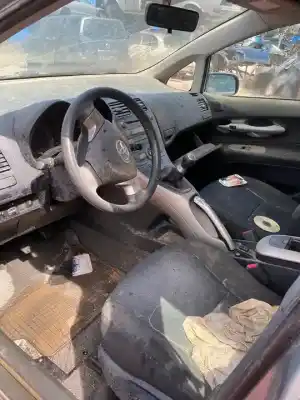 Veículo de Sucata toyota auris luna do ano 2001 alimentado 1zrfe