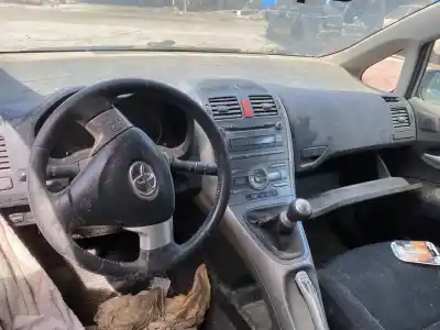 Veículo de Sucata toyota auris luna do ano 2001 alimentado 1zrfe