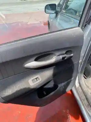 Veículo de Sucata toyota auris luna do ano 2001 alimentado 1zrfe