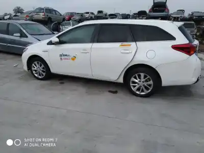Veículo de Sucata toyota auris hybrid active do ano 2013 alimentado 2zr