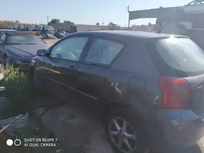 Veículo de Sucata toyota corolla (e12) 2.0 d-4d linea terra berlina do ano 2001 alimentado d-1cd-ftv