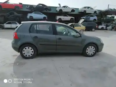 Veículo de Sucata volkswagen golf v berlina (1k1) trendline do ano 2001 alimentado 