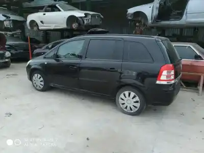 Sloopvoertuig opel zafira b cosmo van het jaar 2001 aangedreven z16xe1