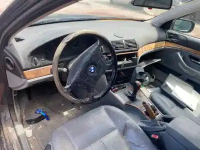 Scrapping Vehicle bmw serie 5 touring (e39) 523i of the year 2001 powered m52tu