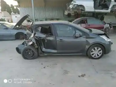 Veículo de Sucata peugeot 208 access do ano 2013 alimentado 8h01