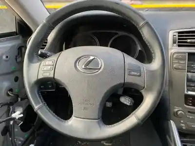 Здавання транспортного засобу LEXUS IS200 (DS2/IS2) 220d року 2001 потужний ZAD-FHY