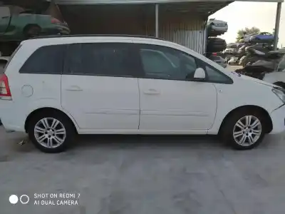 Veículo de Sucata opel zafira b family do ano 2013 alimentado a17dtr