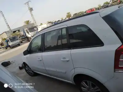 Veículo de Sucata opel zafira b family do ano 2013 alimentado a17dtr