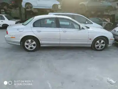 Veicolo di demolizione jaguar s-type 3.0 v6 24v cat dell'anno 2001 alimentato ajv6