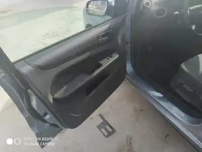 Veículo de Sucata ford focus berlina (cap) ambiente (d) do ano 2001 alimentado d-kkda