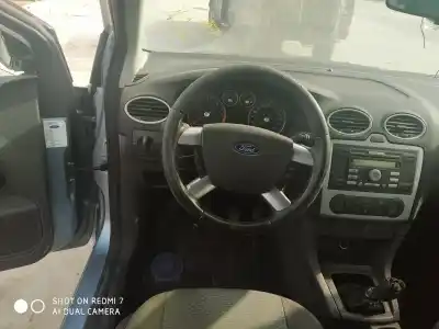 Veículo de Sucata ford focus berlina (cap) ambiente (d) do ano 2001 alimentado d-kkda