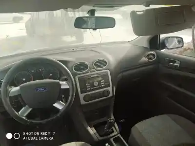 Veículo de Sucata ford focus berlina (cap) ambiente (d) do ano 2001 alimentado d-kkda