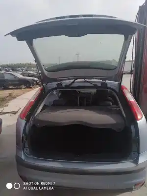 Veículo de Sucata ford focus berlina (cap) ambiente (d) do ano 2001 alimentado d-kkda