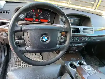 Sloopvoertuig bmw serie 7 (e65/e66) 750i van het jaar 2001 aangedreven n62b48b