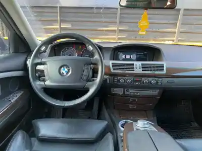 Sloopvoertuig bmw serie 7 (e65/e66) 750i van het jaar 2001 aangedreven n62b48b