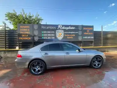 Sloopvoertuig bmw serie 7 (e65/e66) 750i van het jaar 2001 aangedreven n62b48b