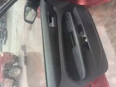 Veículo de Sucata ford focus berlina (cap) ambiente (d) do ano 2001 alimentado hwda