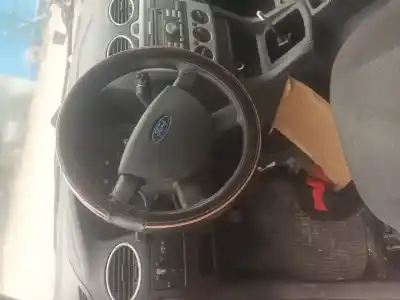 Veículo de Sucata ford focus berlina (cap) ambiente (d) do ano 2001 alimentado hwda