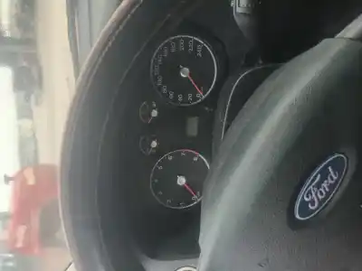 Veículo de Sucata ford focus berlina (cap) ambiente (d) do ano 2001 alimentado hwda