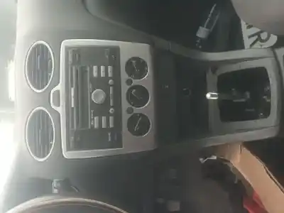 Veículo de Sucata ford focus berlina (cap) ambiente (d) do ano 2001 alimentado hwda