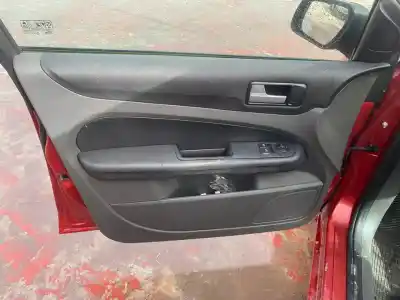 Veículo de Sucata ford focus berlina (cap) ambiente (d) do ano 2001 alimentado hwda