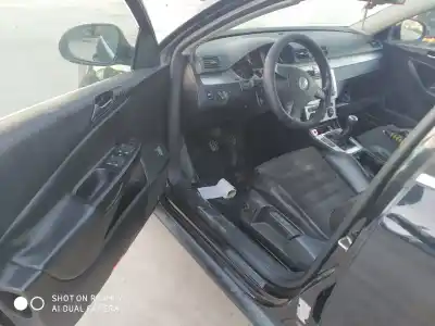 Veículo de Sucata volkswagen passat b6 (3c2) 2.0 tdi 16v do ano 2001 alimentado 