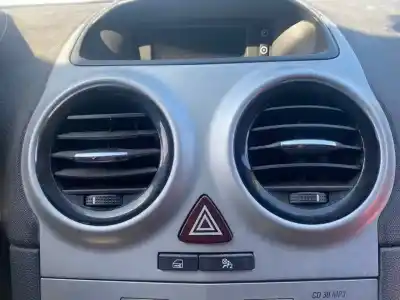 Здавання транспортного засобу opel corsa d selective року 2011 потужний a12xer