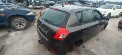 Scrapping Vehicle kia cee´d active of the year 2001 powered g4fc