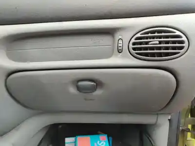 Здавання транспортного засобу renault scenic (ja..) 1.9 dci authentique року 2001 потужний f9q732