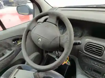 Здавання транспортного засобу renault scenic (ja..) 1.9 dci authentique року 2001 потужний f9q732