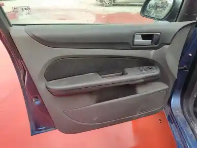 Veículo de Sucata ford focus berlina (cap) ambiente (d) do ano 2001 alimentado d-kkda