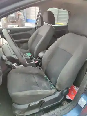 Veículo de Sucata ford focus berlina (cap) ambiente (d) do ano 2001 alimentado d-kkda