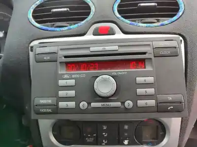 Veículo de Sucata ford focus berlina (cap) ambiente (d) do ano 2001 alimentado d-kkda