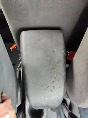 Veículo de Sucata ford focus berlina (cap) ambiente (d) do ano 2001 alimentado d-kkda