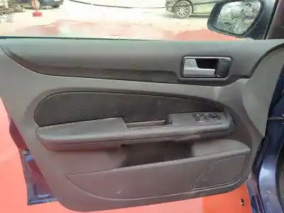 Veículo de Sucata ford focus berlina (cap) ambiente (d) do ano 2001 alimentado d-kkda