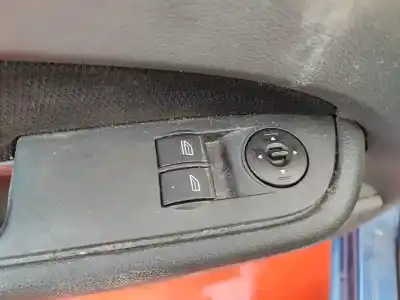 Veículo de Sucata ford focus berlina (cap) ambiente (d) do ano 2001 alimentado d-kkda