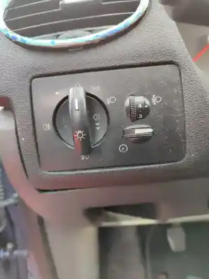 Veículo de Sucata ford focus berlina (cap) ambiente (d) do ano 2001 alimentado d-kkda